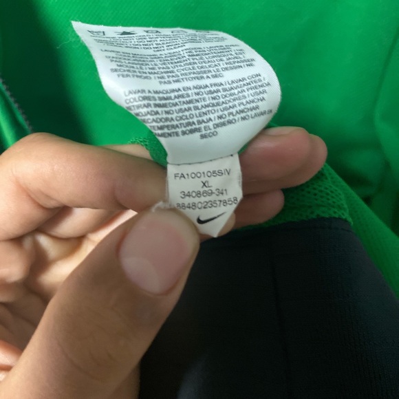 Nike Windbreaker - Picture 2 of 3